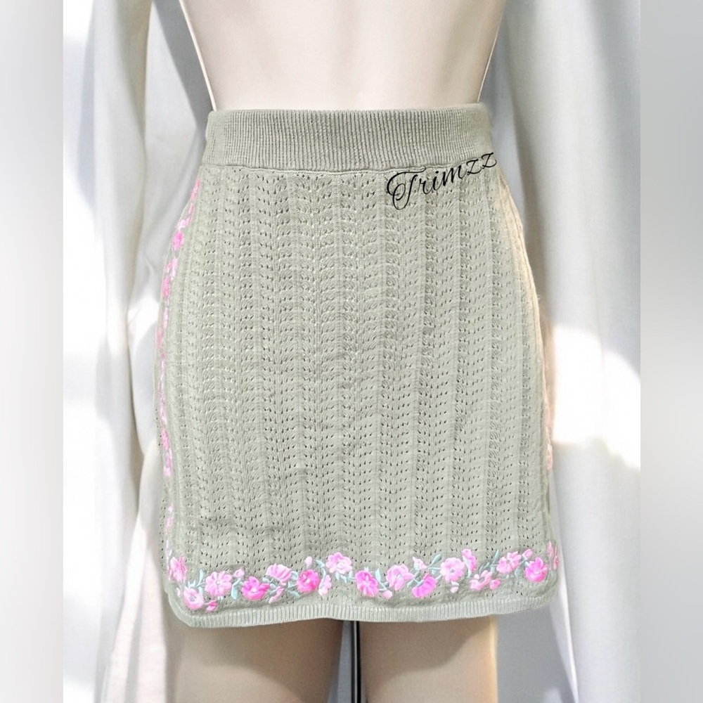 Size Medium……….Green‎ Floral Knit Lined Mini Skirt. New…..Sugar Thrillz